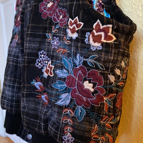 Aria Floral Limited Edition Vest - Picture 3 of 6